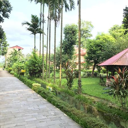 Hotel Hermitage Sauraha Exterior photo