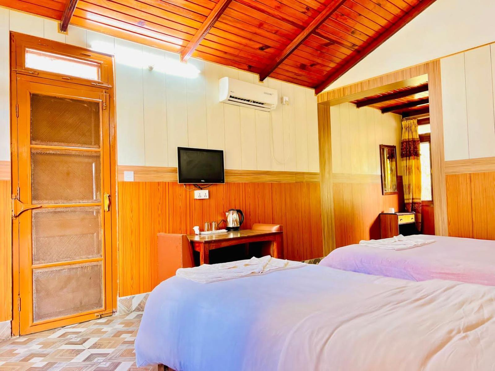 Hotel Hermitage Sauraha Exterior photo