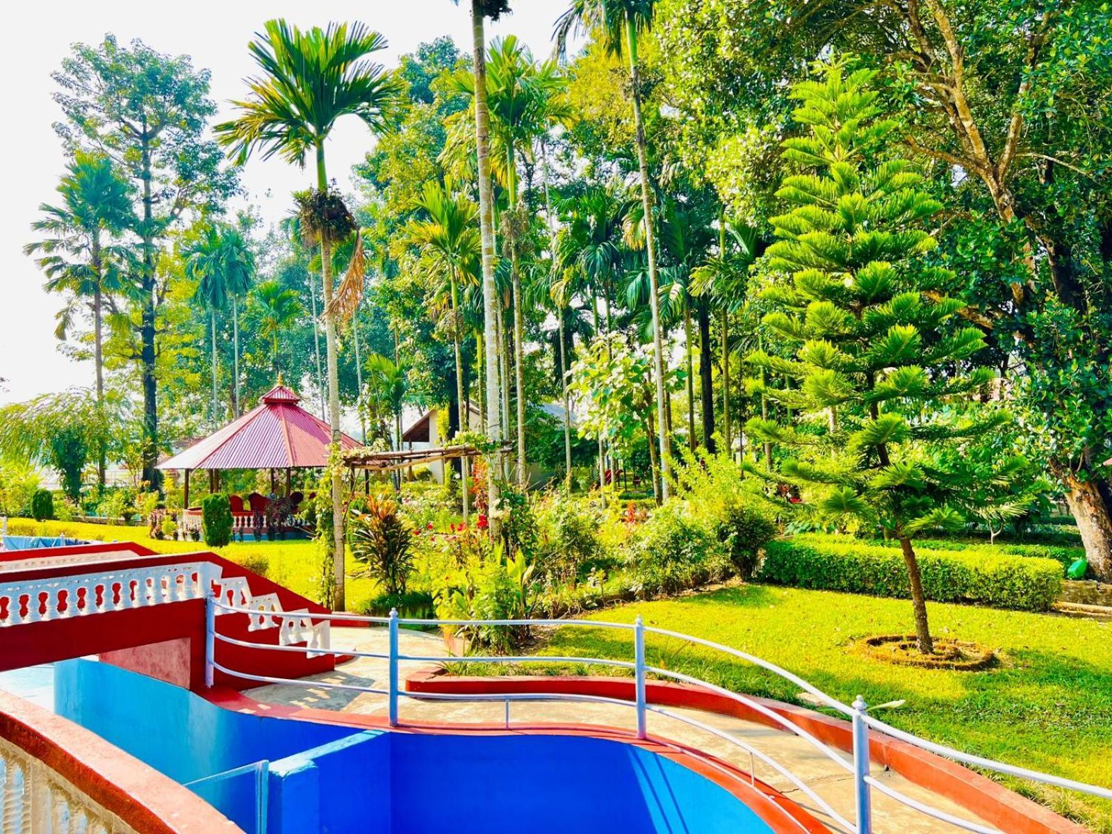 Hotel Hermitage Sauraha Exterior photo