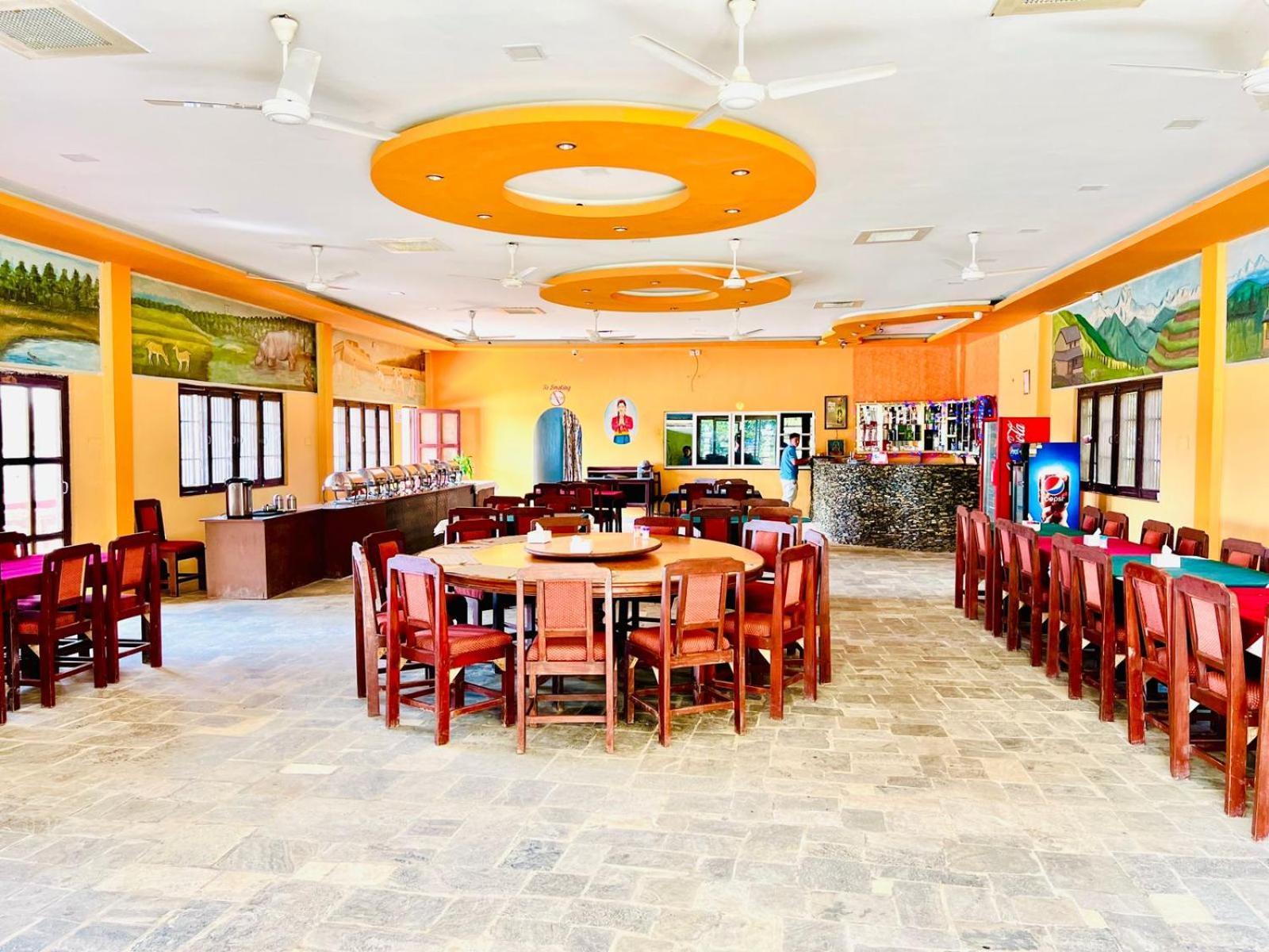 Hotel Hermitage Sauraha Exterior photo