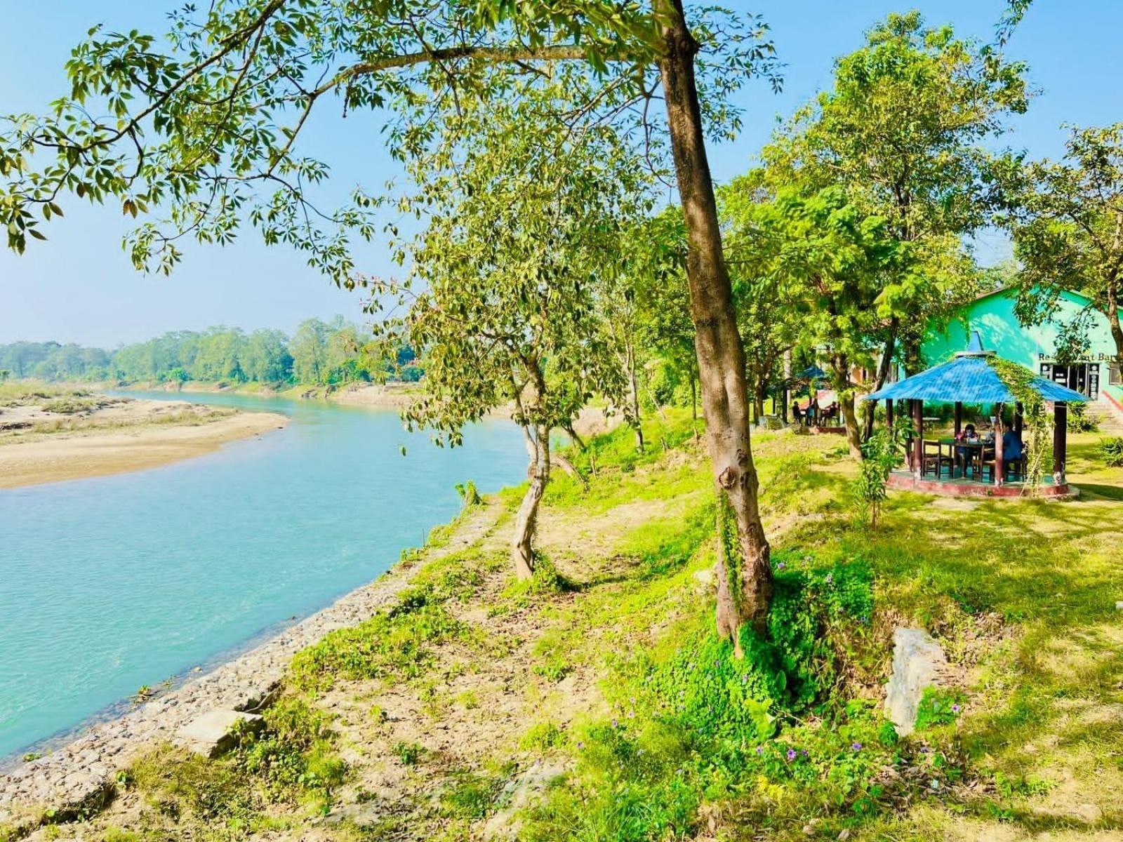 Hotel Hermitage Sauraha Exterior photo