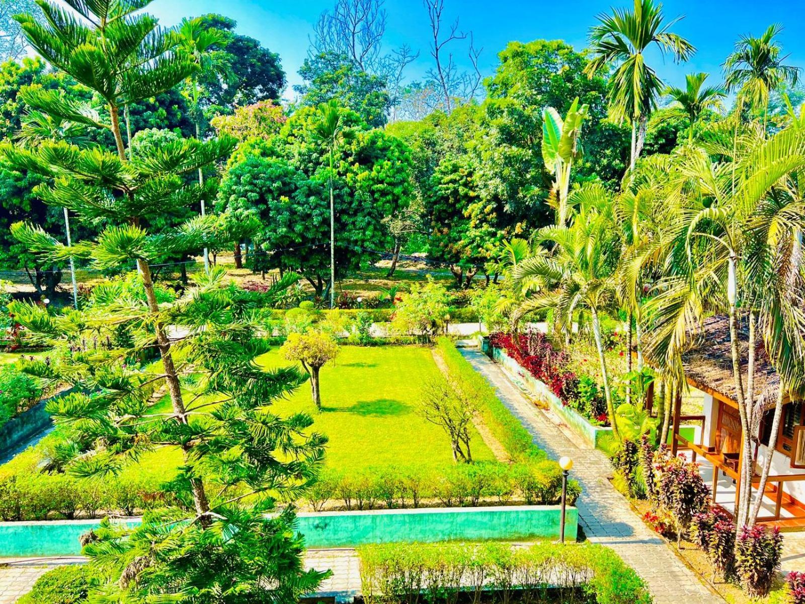 Hotel Hermitage Sauraha Exterior photo