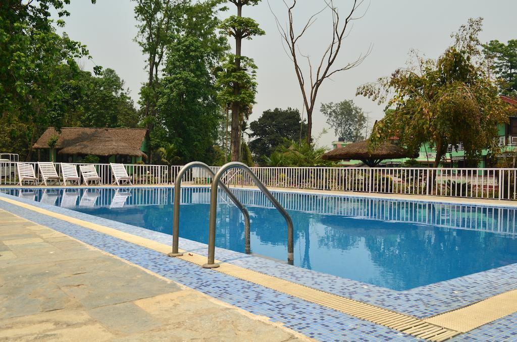 Hotel Hermitage Sauraha Exterior photo