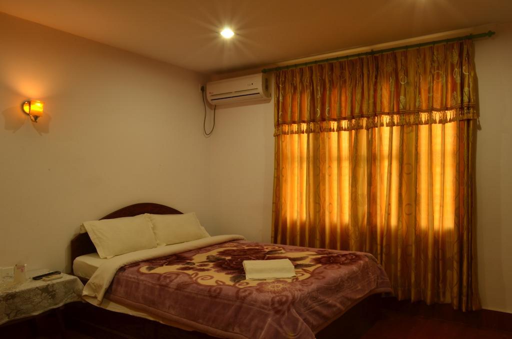 Hotel Hermitage Sauraha Room photo